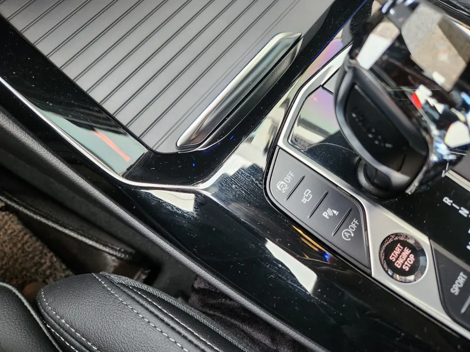 BMW X3のカーラッピング事例|クロームdeleteと室内ラッピング 施工写真 2-1