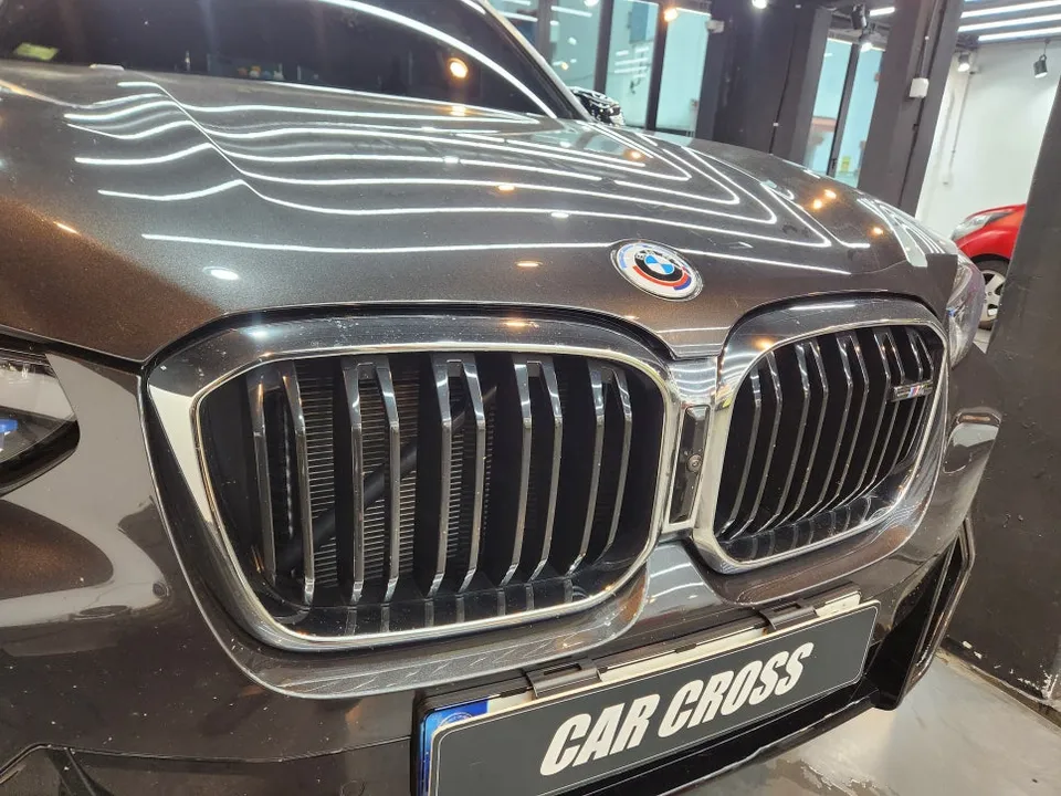 BMW X3のカーラッピング事例|クロームdeleteと室内ラッピング 施工写真 4-2