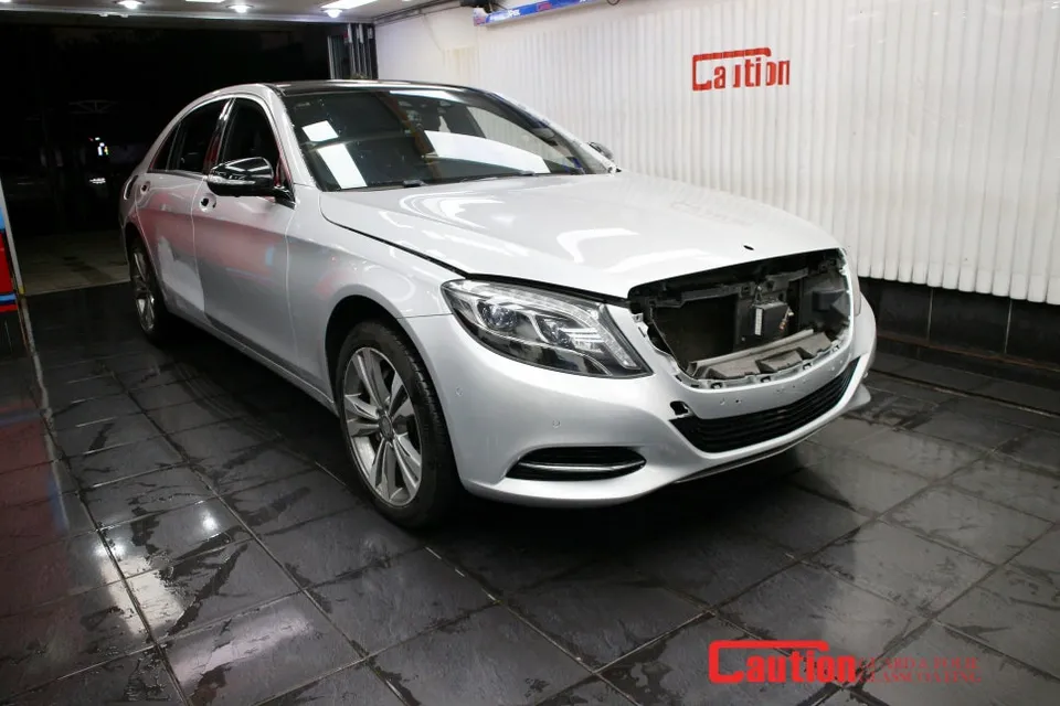 Mercedes-Benz S500のカーラッピング事例 施工写真 1-1