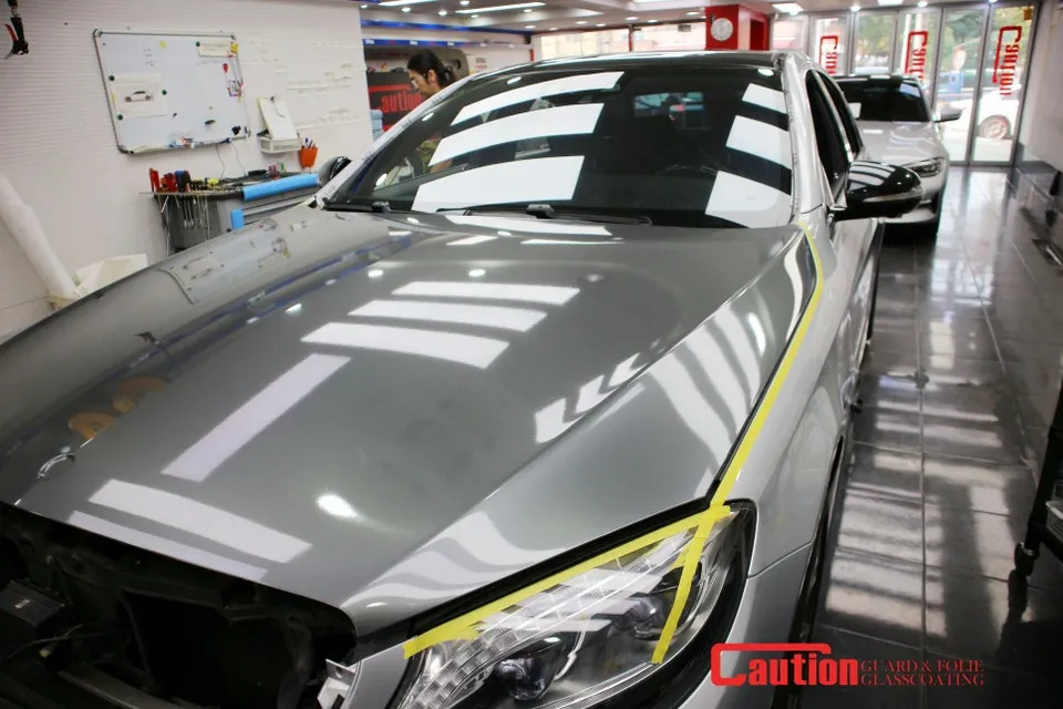 Mercedes-Benz S500のカーラッピング事例 施工写真 1-2