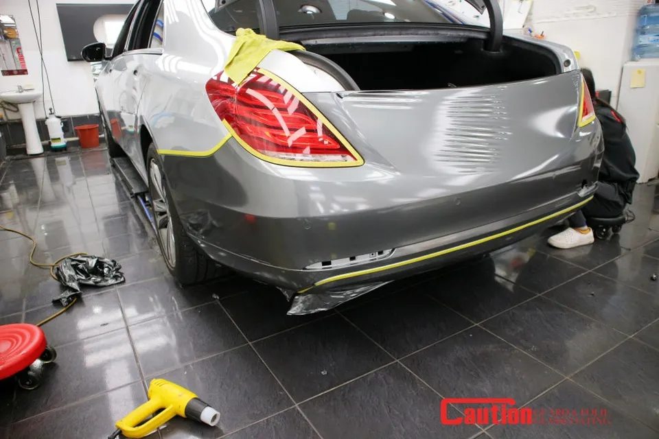 Mercedes-Benz S500のカーラッピング事例 施工写真 3-2