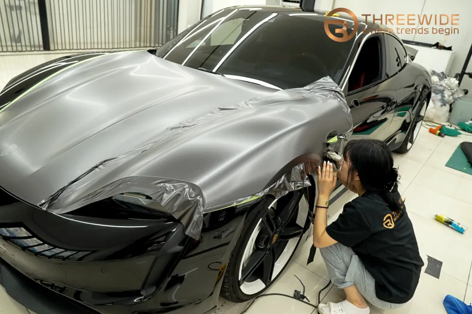 ポルシェ タイカン ラッピング事例|マットグレーの高級感 施工写真 2-2