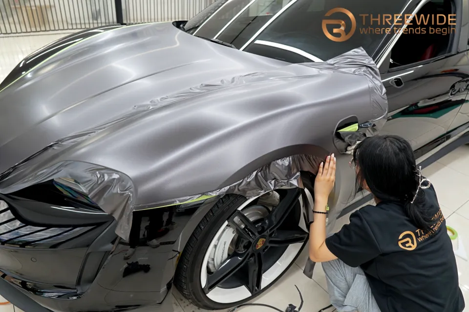 ポルシェ タイカン ラッピング事例|マットグレーの高級感 施工写真 3-2