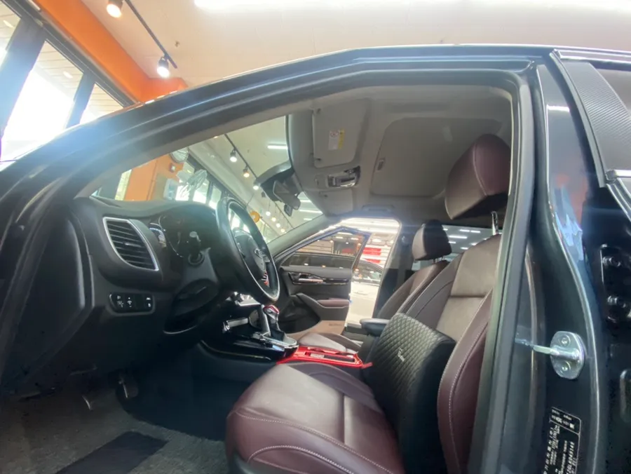 Kia Seltos ambient lighting - Kia Seltos Ambient Lighting Review — Enhanced Interior Mood photo 4