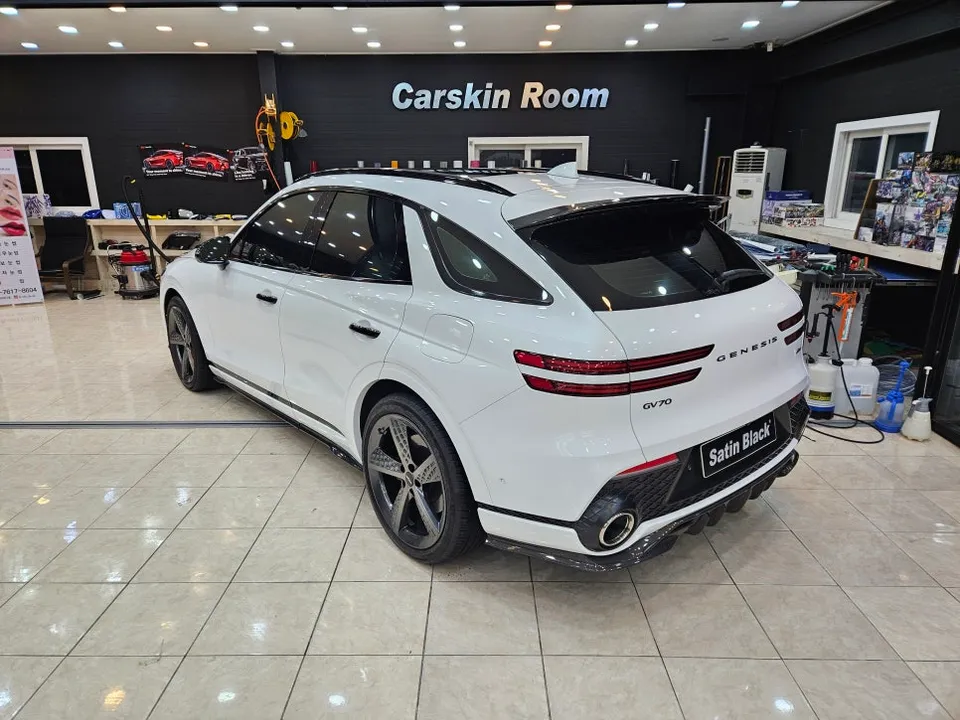 Genesis GV70 PPF施工事例:サテンダークグレーへの変貌 施工写真 3-1