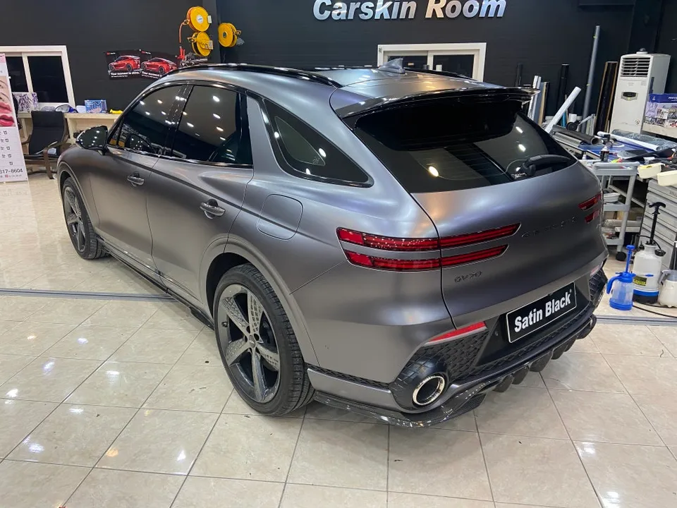 Genesis GV70 PPF施工事例:サテンダークグレーへの変貌 施工写真 1-3