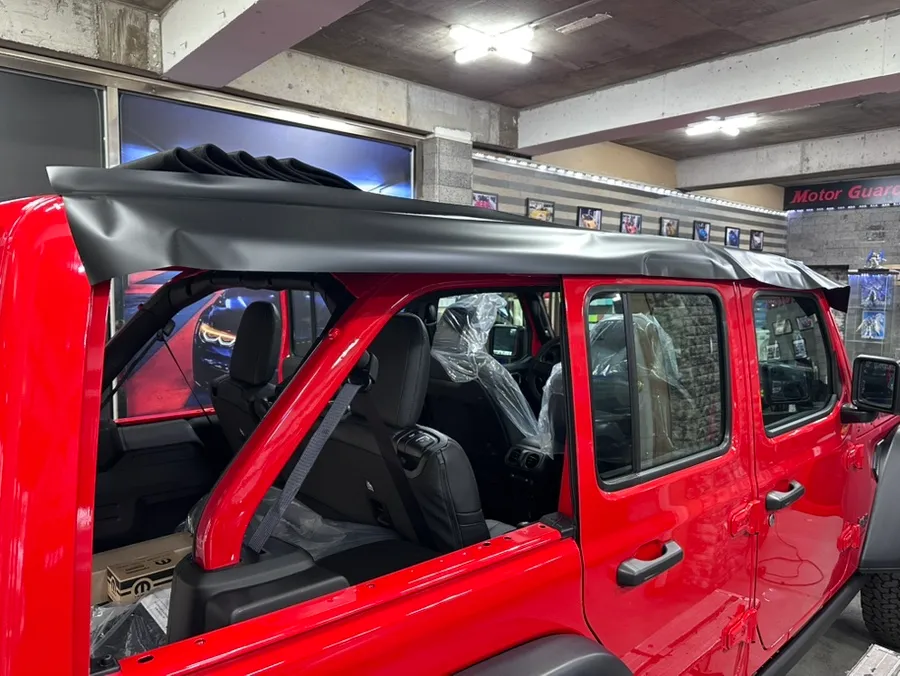 Jeep Wrangler Rubiconのカーラッピング事例 施工写真 3-1