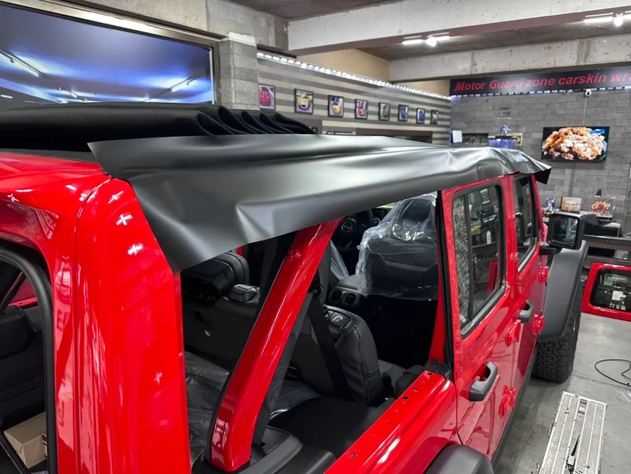 Jeep Wrangler Rubiconのカーラッピング事例 施工写真 4-1
