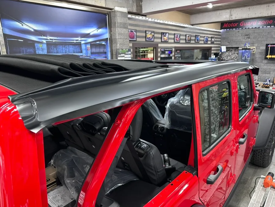 Jeep Wrangler Rubiconのカーラッピング事例 施工写真 1-2