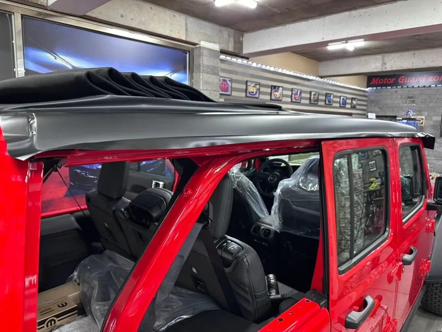 Jeep Wrangler Rubiconのカーラッピング事例 施工写真 2-2