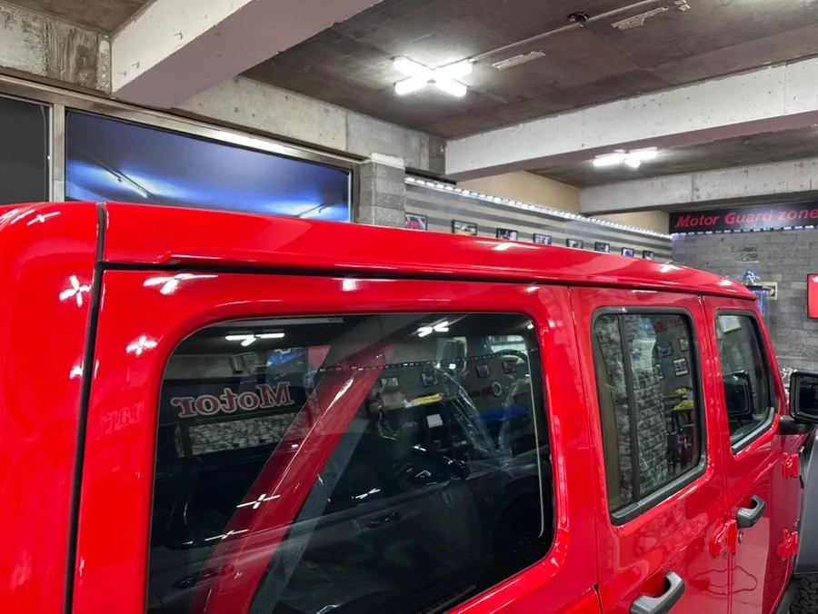 Jeep Wrangler Rubiconのカーラッピング事例 施工写真 4-2