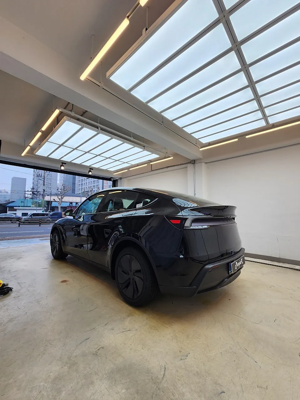 Tesla Model YのPPF施工事例|無光フィルムで個性を演出 施工写真 4