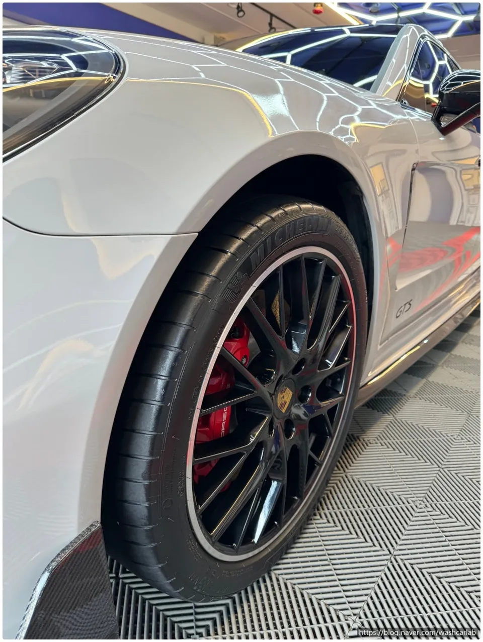 ポルシェ パナメーラ GTS カーラッピング事例|費用目安・仕上がり 施工写真 3-1