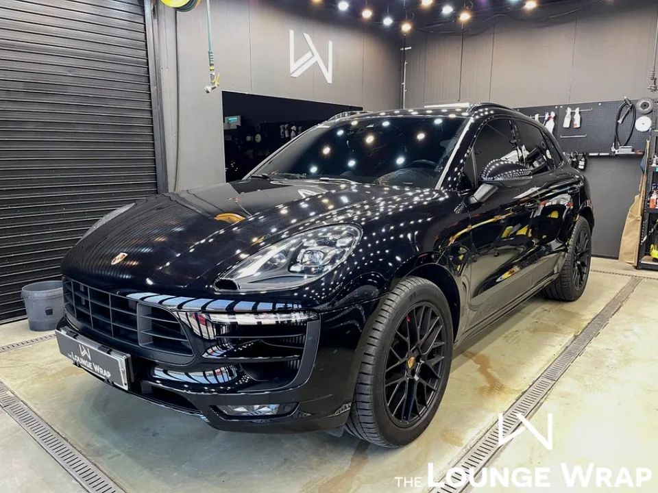 ポルシェ マカン GTS カーラッピング事例|マットブラックの魅力 施工写真 1-1