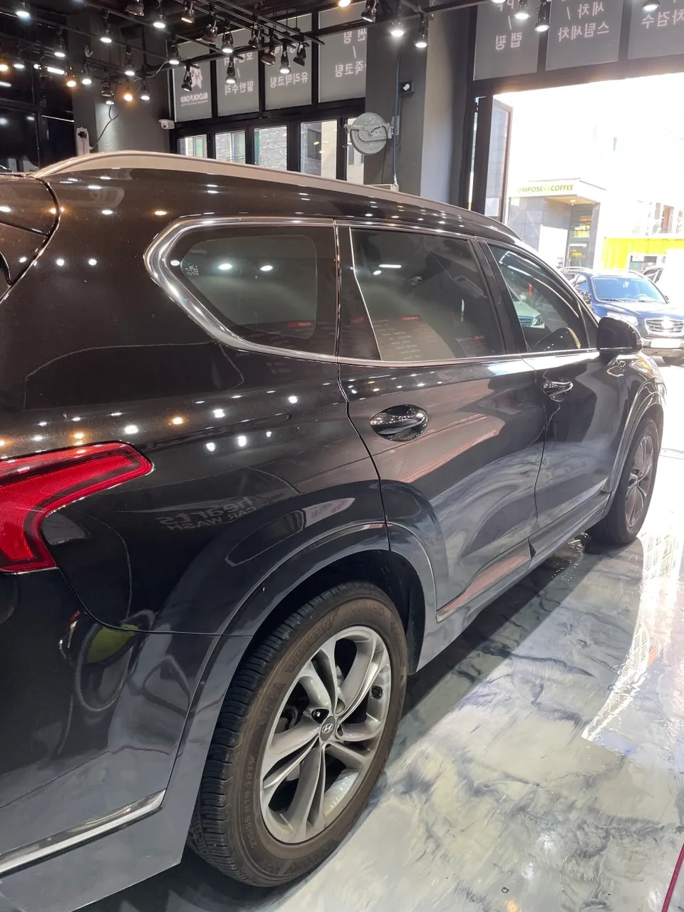 Hyundai Santa Fe TMのガラスコーティング事例|韓国での施工 施工写真 1-1