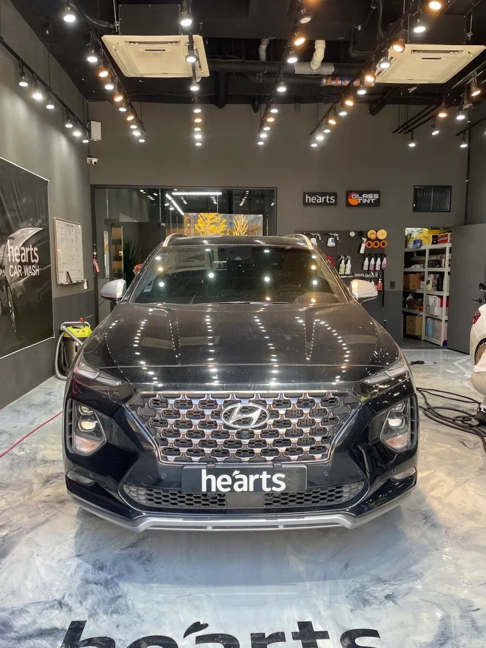 Hyundai Santa Fe TMのガラスコーティング事例|韓国での施工 施工写真 3-1