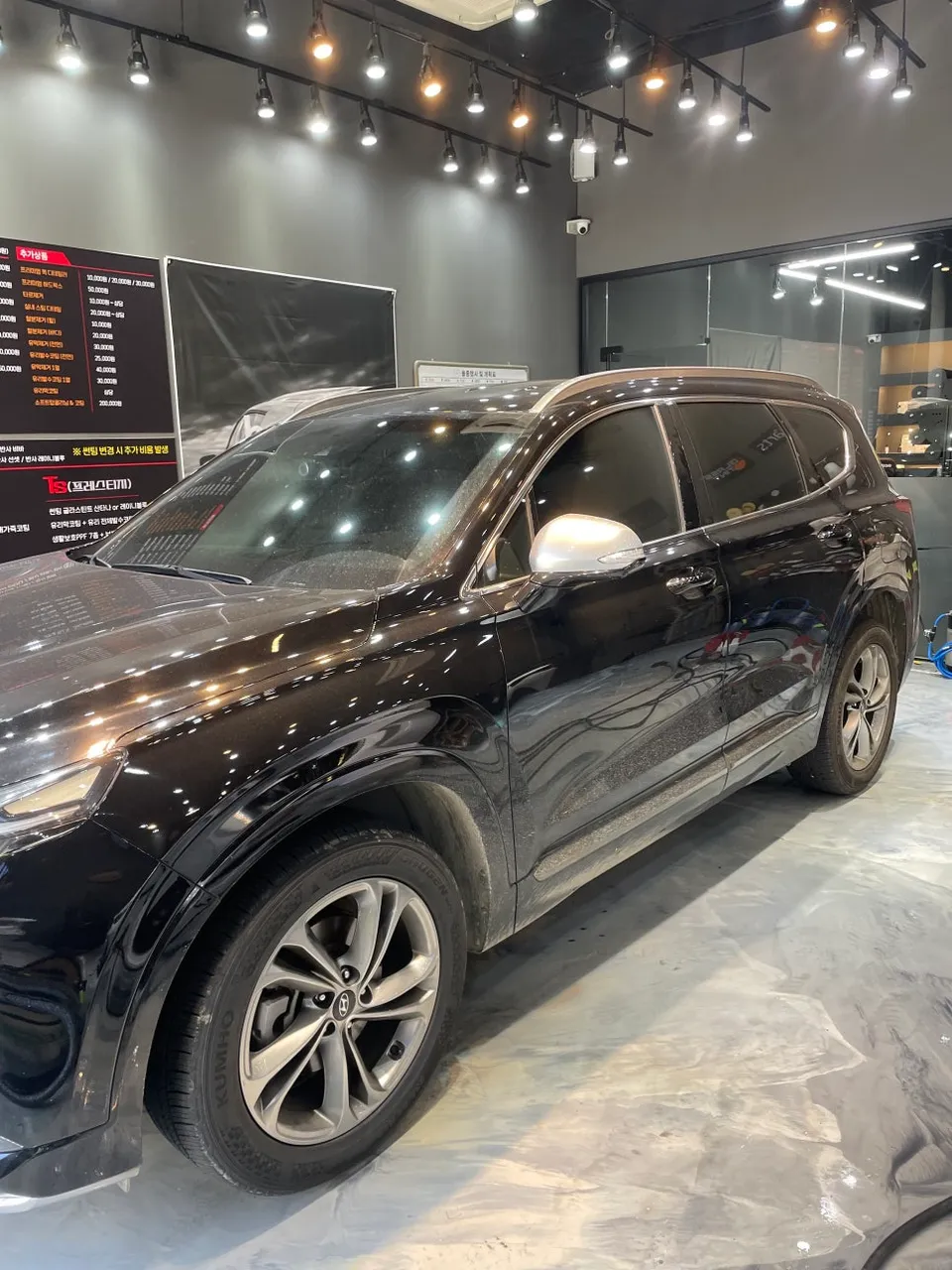 Hyundai Santa Fe TMのガラスコーティング事例|韓国での施工 施工写真 1-2
