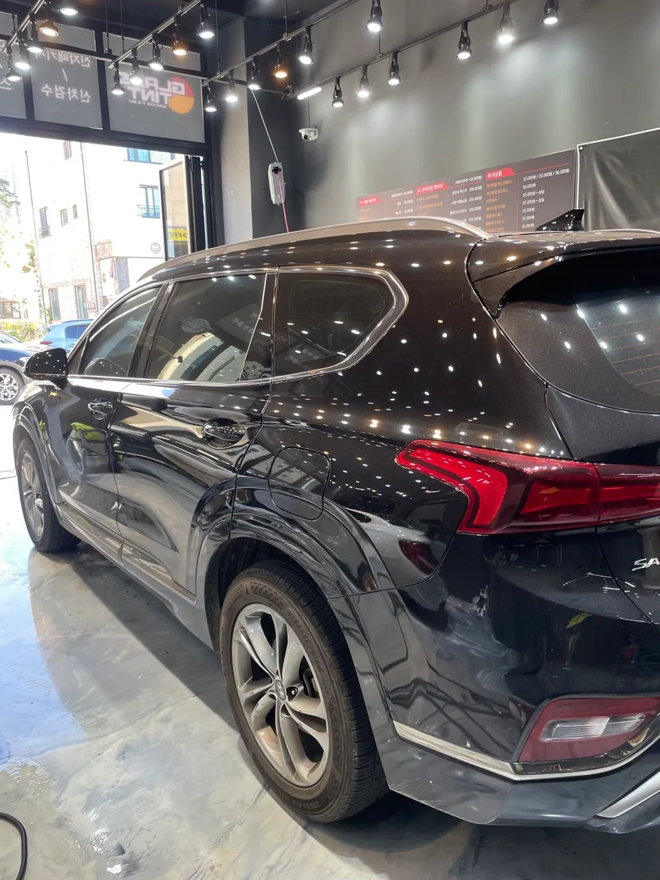 Hyundai Santa Fe TMのガラスコーティング事例|韓国での施工 施工写真 2-2
