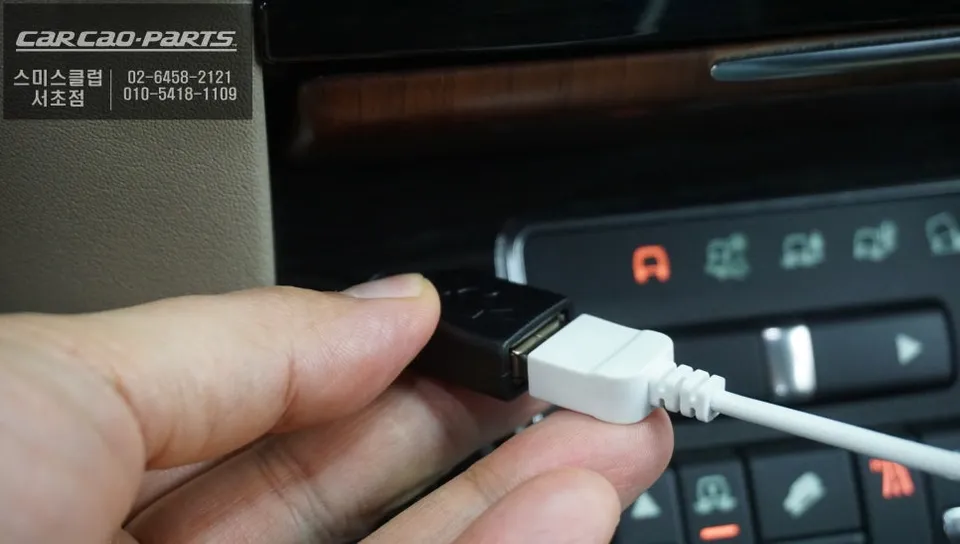 Land Rover Discovery 4のAndroid Auto・CarPlay取付事例 施工写真 5