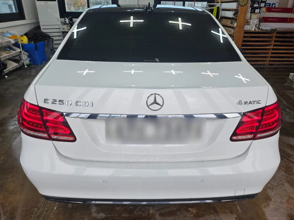 Mercedes-Benz E-Class W212のAndroid Auto・CarPlay取付事例 施工写真 1-1