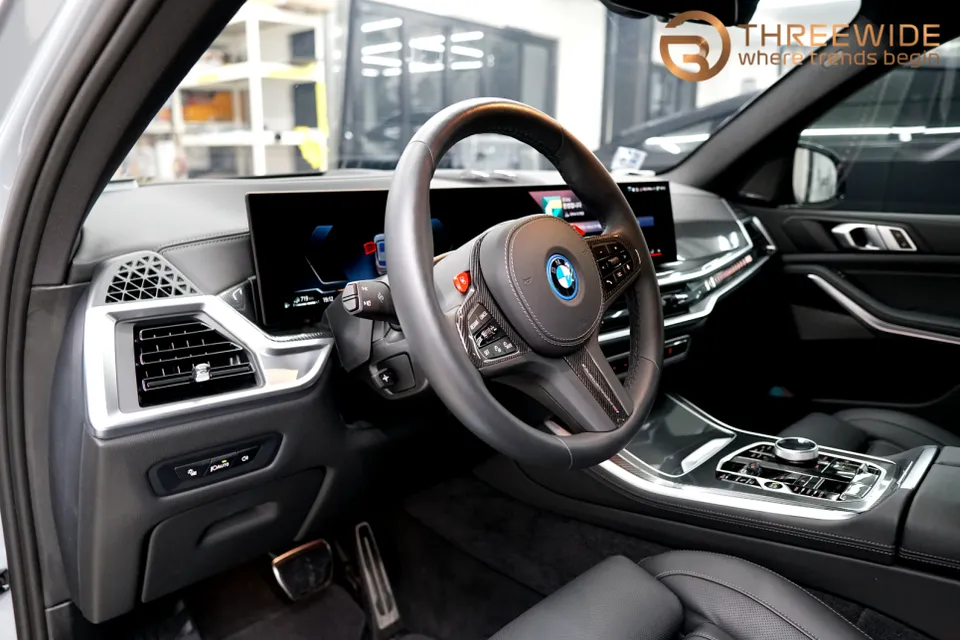 BMW X5のカーラッピング事例｜サテングレーと室内カーボン 施工写真 1-2