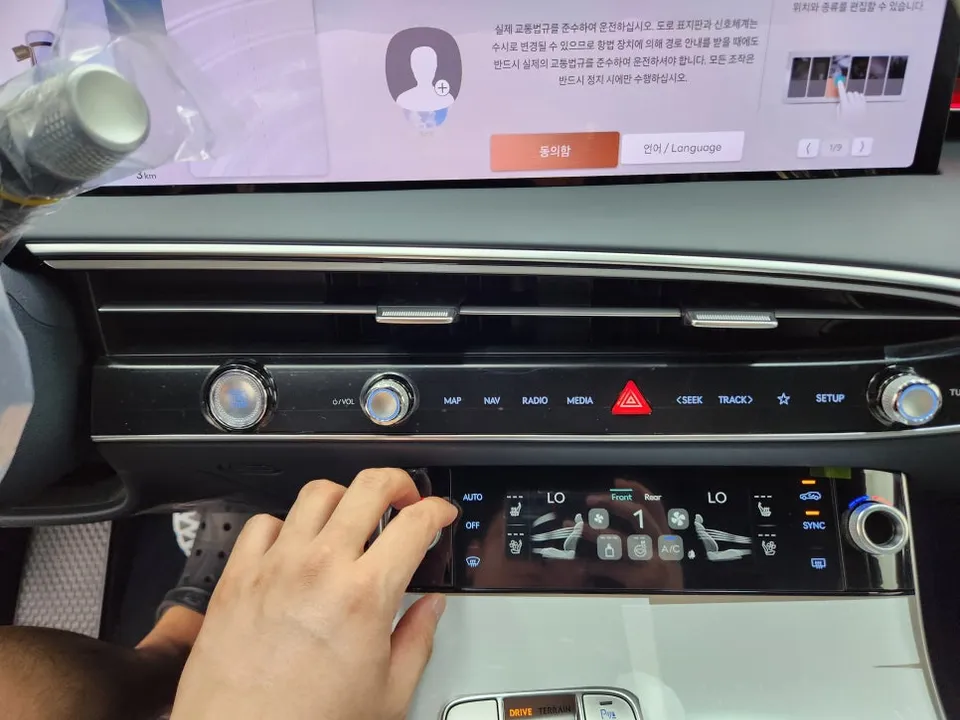 BMW X7のドライブレコーダー取付事例 施工写真 3-1