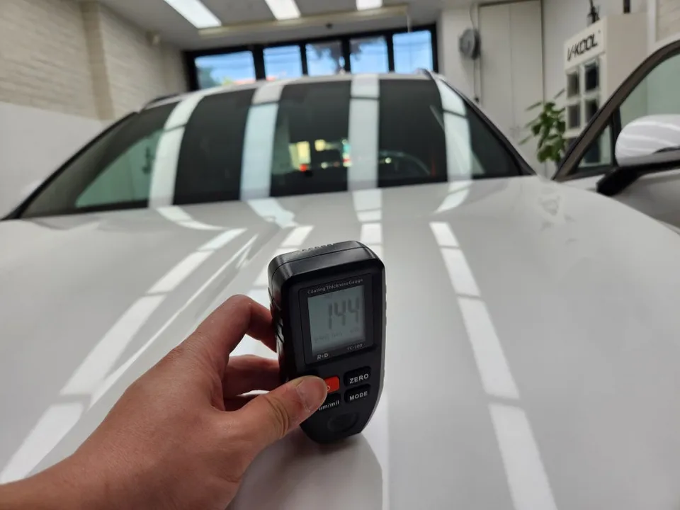 BMW X7のドライブレコーダー取付事例 施工写真 1-3