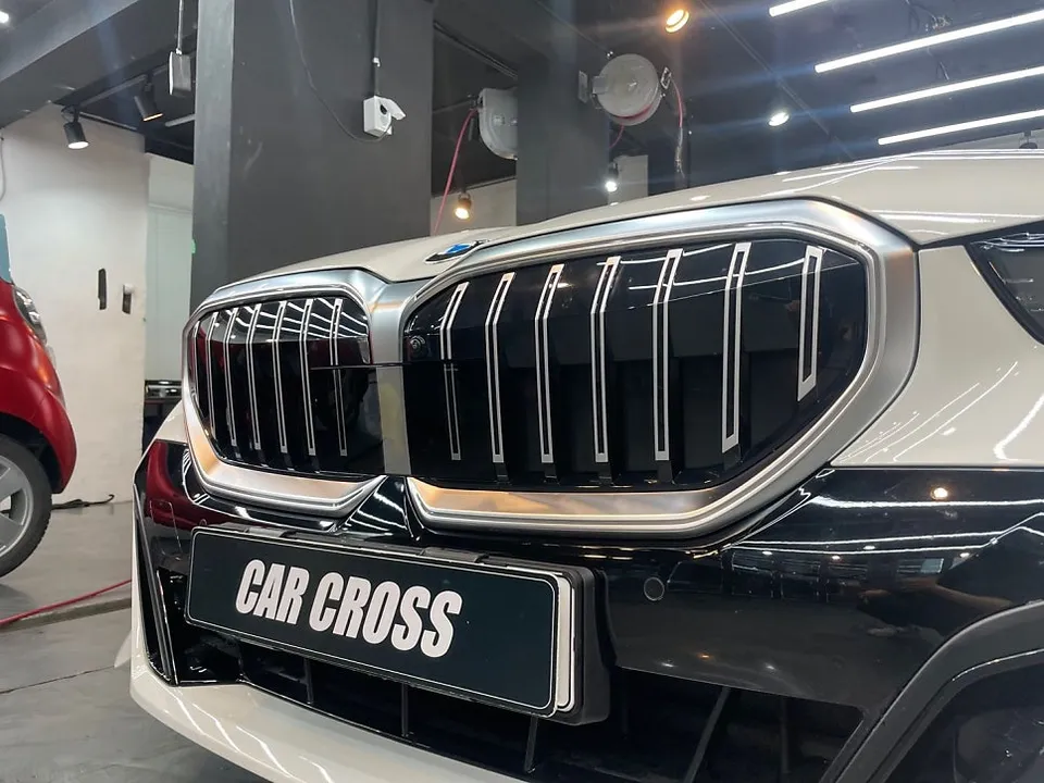 BMW 5 Seriesのカーラッピング事例 施工写真 3-2