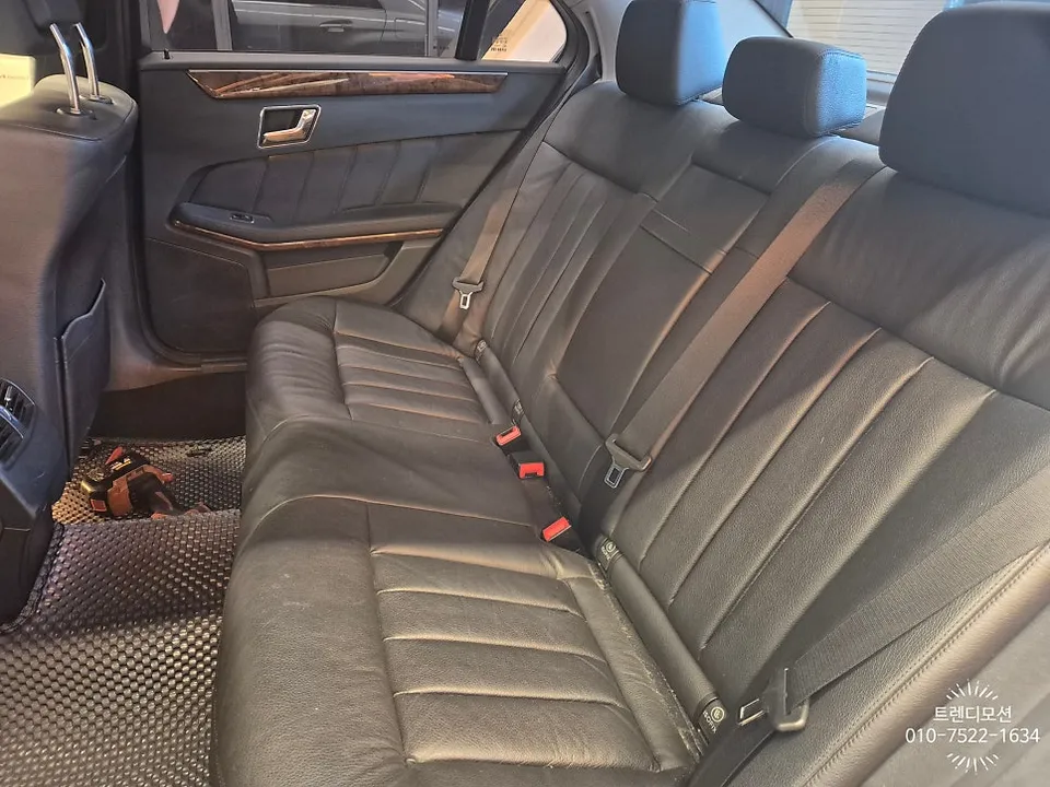 Mercedes-Benz E-Class W212 interior customization - Mercedes-Benz E-Class W212 Interior Customization Review photo 3