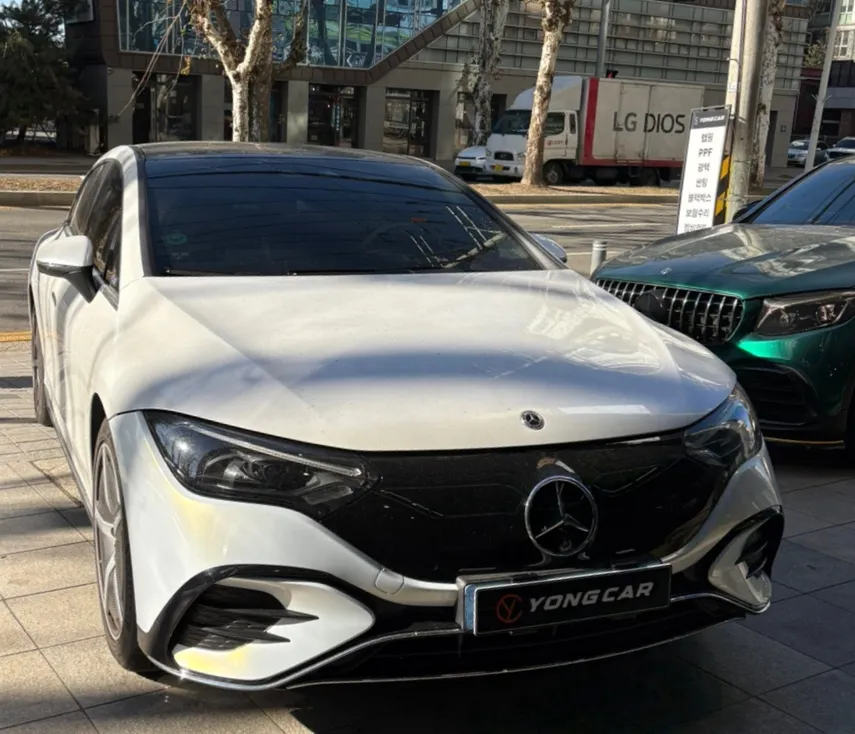 Mercedes-Benz EQEのカーラッピング事例｜高級感ある仕上がり 施工写真 2-1