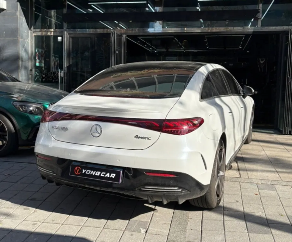 Mercedes-Benz EQEのカーラッピング事例｜高級感ある仕上がり 施工写真 3-1