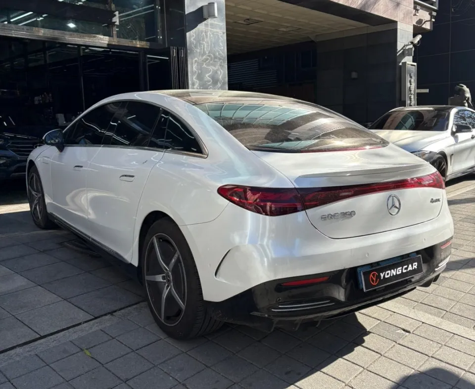 Mercedes-Benz EQEのカーラッピング事例｜高級感ある仕上がり 施工写真 1-2
