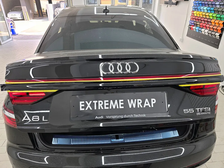 Audi A8のカーラッピング事例|クローム除去で高級感アップ 施工写真 3-1