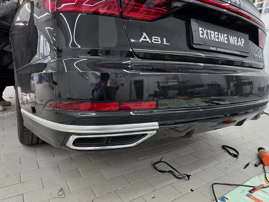 Audi A8のカーラッピング事例|クローム除去で高級感アップ 施工写真 3-3