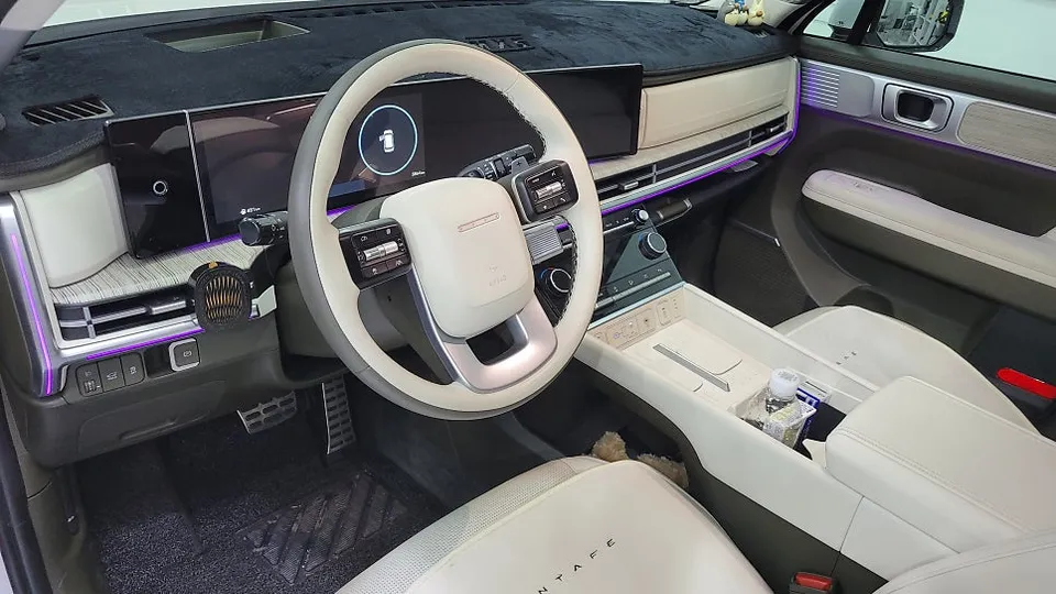 Hyundai Santa Fe MX5のカーラッピング事例｜クローム除去 施工写真 2-1
