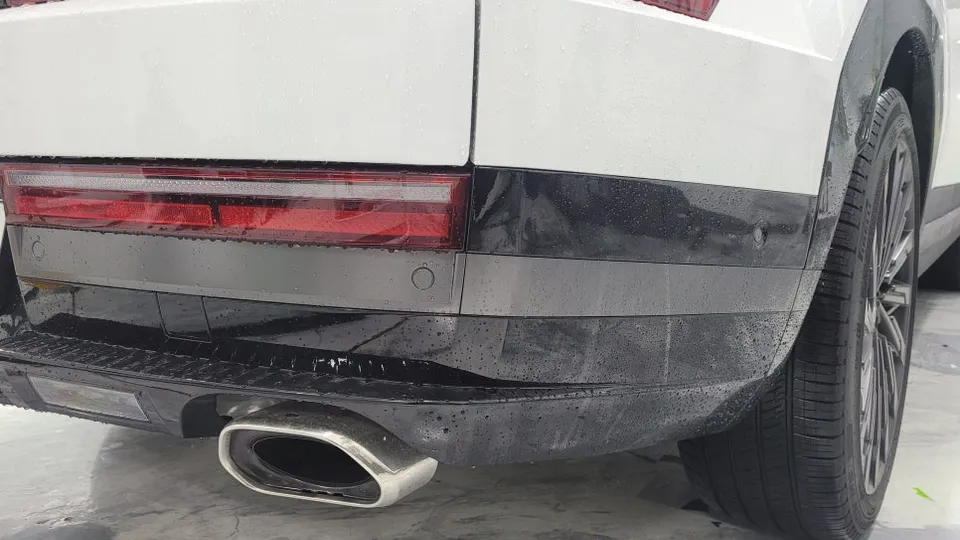 Hyundai Santa Fe MX5のカーラッピング事例｜クローム除去 施工写真 2-3