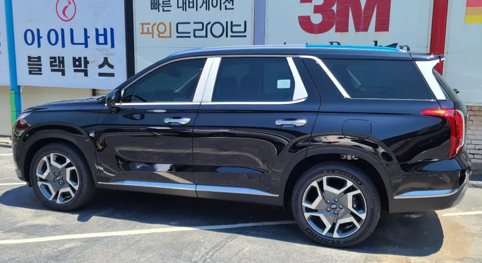Hyundai Palisadeのドライブレコーダー取付事例 施工写真 3-1