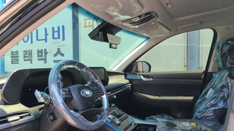 Hyundai Palisadeのドライブレコーダー取付事例 施工写真 1-2
