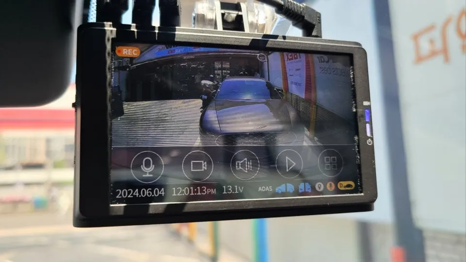 Hyundai Palisadeのドライブレコーダー取付事例 施工写真 1-3