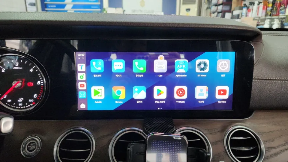 Mercedes-Benz E-Class W213のAndroid Auto・CarPlay取付事例 施工写真 3-1
