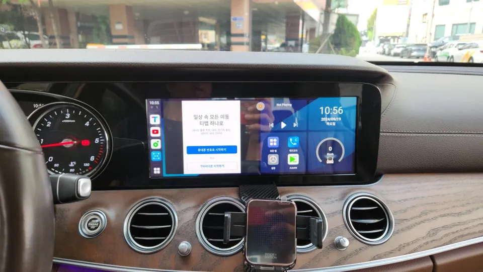 Mercedes-Benz E-Class W213のAndroid Auto・CarPlay取付事例 施工写真 4-1
