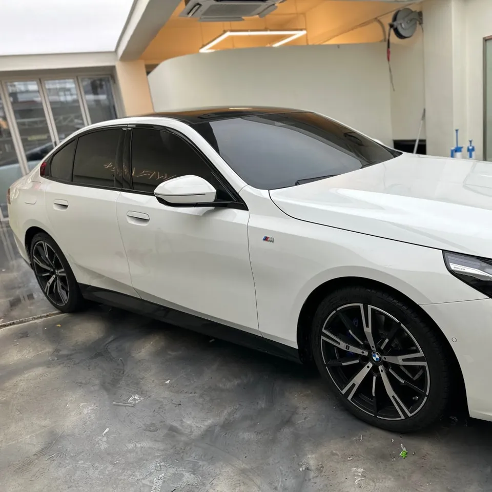 BMW 5 SeriesのPPF施工事例｜無光フィルムで高級感を演出 施工写真 1-1