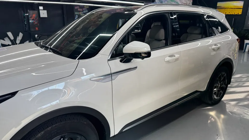 Kia Sorento PPF施工事例|クローム部分の保護と意匠変更 施工写真 1-2