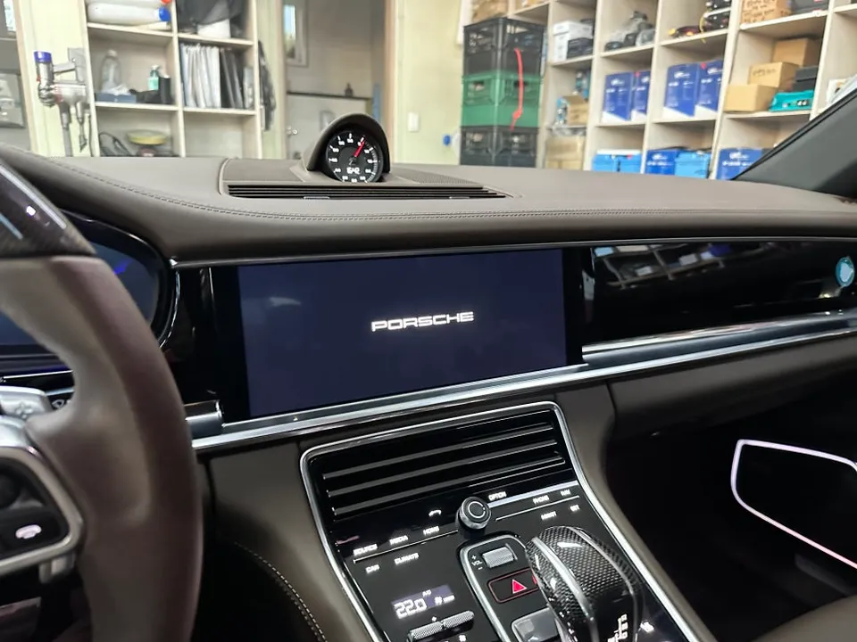 Porsche Panamera 971のAndroid Auto・CarPlay取付事例 施工写真 2-1
