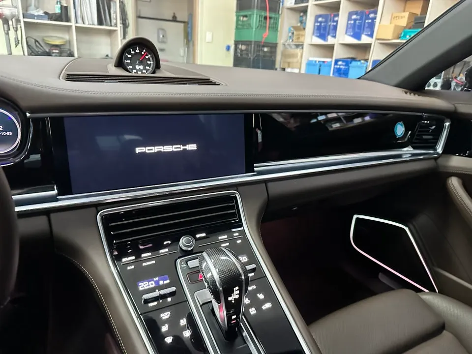 Porsche Panamera 971のAndroid Auto・CarPlay取付事例 施工写真 3-1