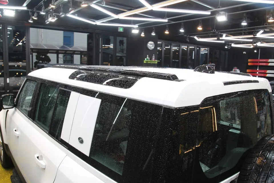 Land Rover Defenderのカーラッピング事例|費用目安・仕上がり 施工写真 3-1