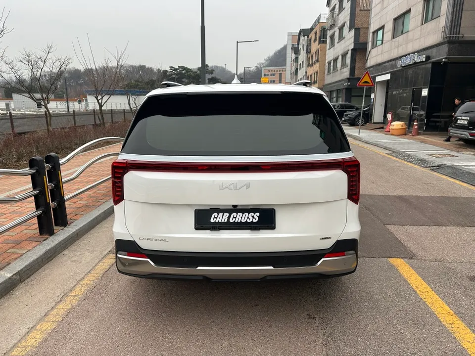 Kia Carnival KA4のカーラッピング事例|費用目安・仕上がり 施工写真 2-1