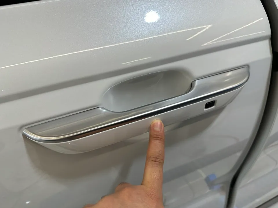 Kia Carnival KA4のカーラッピング事例|費用目安・仕上がり 施工写真 2-2