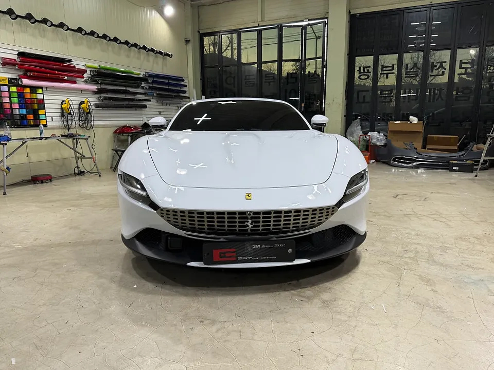 Ferrari Romaのカーラッピング事例 施工写真 2-1