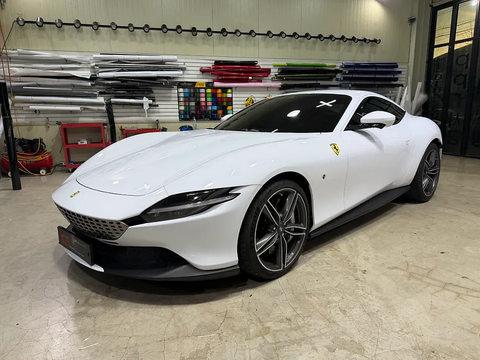 Ferrari Romaのカーラッピング事例 施工写真 4-1